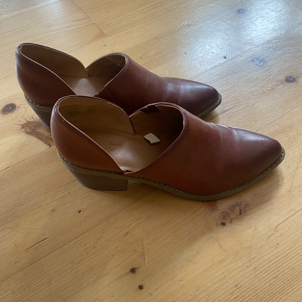 Universal Thread booties
